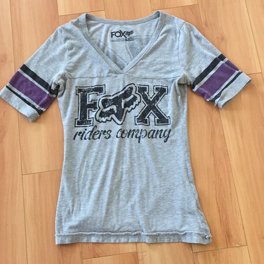 Fox quarter length tee shirt.